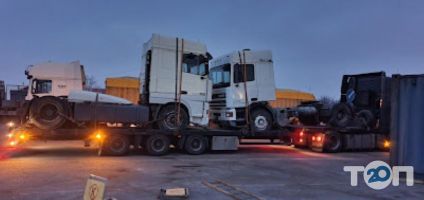 Тир, стоянка вантажних автомобілів фото