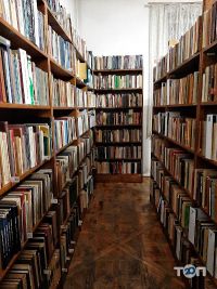 Муніципальна бібліотека імені А. Добрянського Чернівці фото