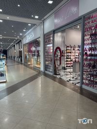 Торгові, торгово-розважальні центри Victoria Gardens фото