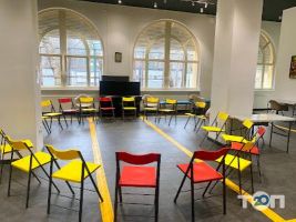 Бібліотека Стрийського парку фото