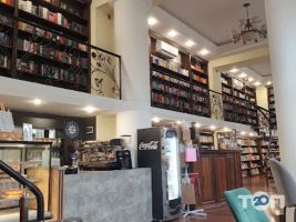 Сяйво книги, книгарня фото