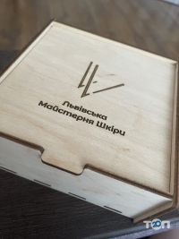 Магазини одягу та взуття Львівська Майстерня Шкірі фото
