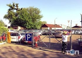 Автостоянка Київ фото