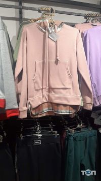 Магазини одягу та взуття Shelfy фото