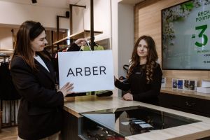 Магазини одягу та взуття Arber фото