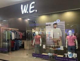 Магазини одягу та взуття W.E. фото