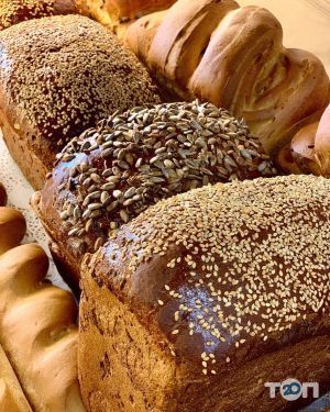 Витребеньки від куми, магазин-пекарня