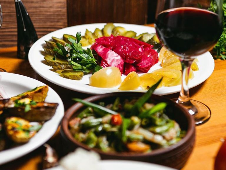 Где можно попробовать горячую кавказскую любовь на вкус: ТОП 7 заведений Запорожья с грузинской кухней