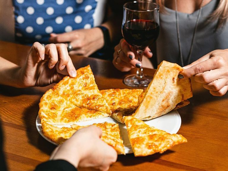 Где можно попробовать горячую кавказскую любовь на вкус: ТОП 7 заведений Запорожья с грузинской кухней