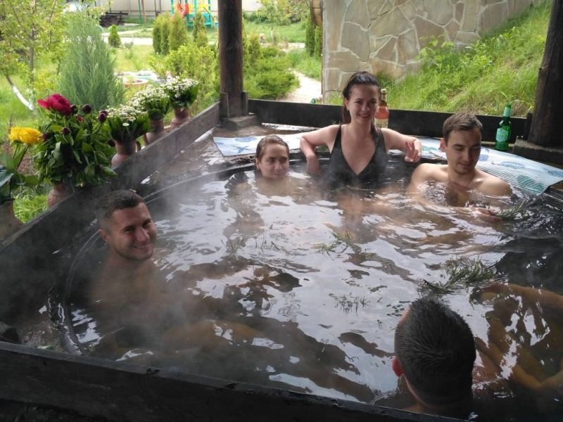 Купание в карпатских чанах Киева