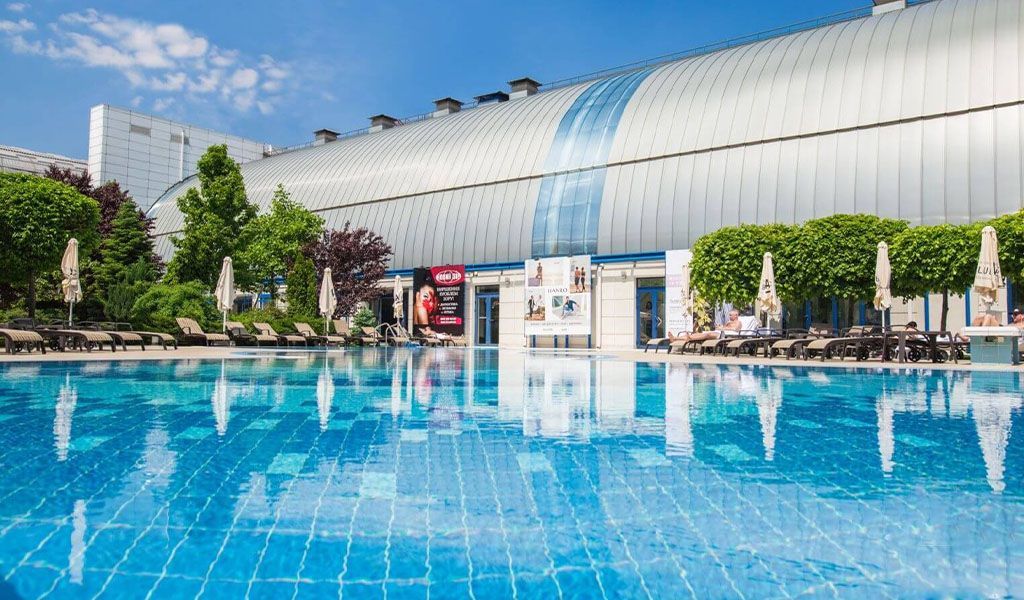 Обзор бассейнов в различных зонах отдыха Киева и Киевской области