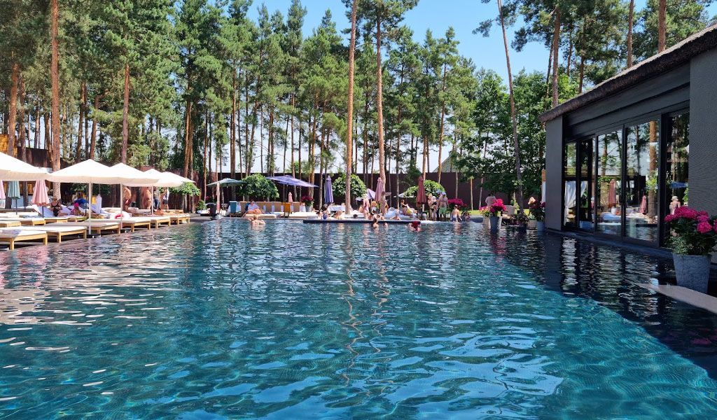 Обзор бассейнов в различных зонах отдыха Киева и Киевской области