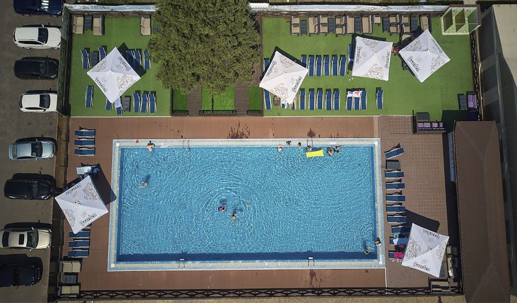 Обзор бассейнов в различных зонах отдыха Киева и Киевской области