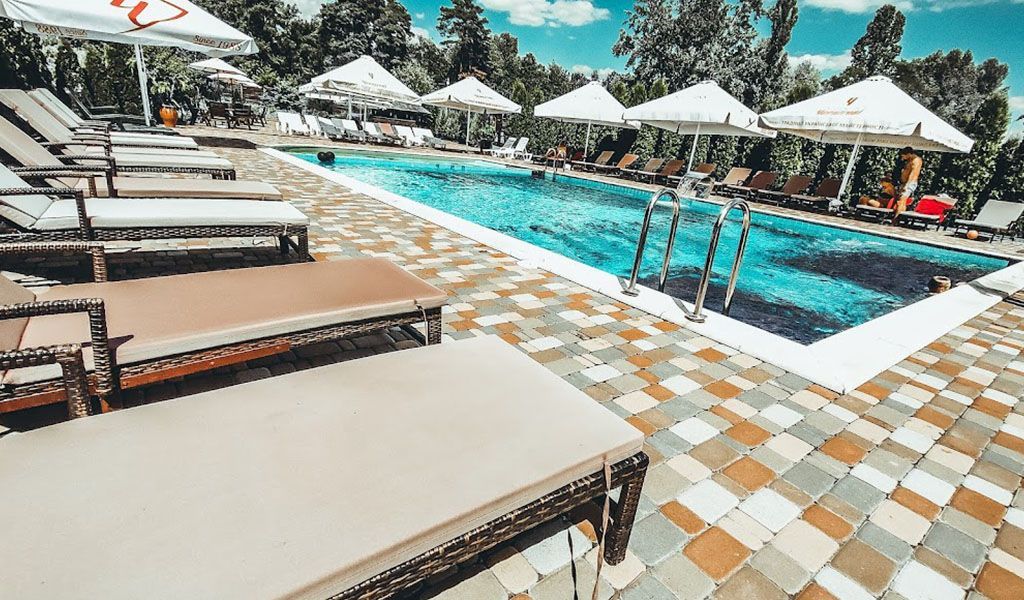 Обзор бассейнов в различных зонах отдыха Киева и Киевской области