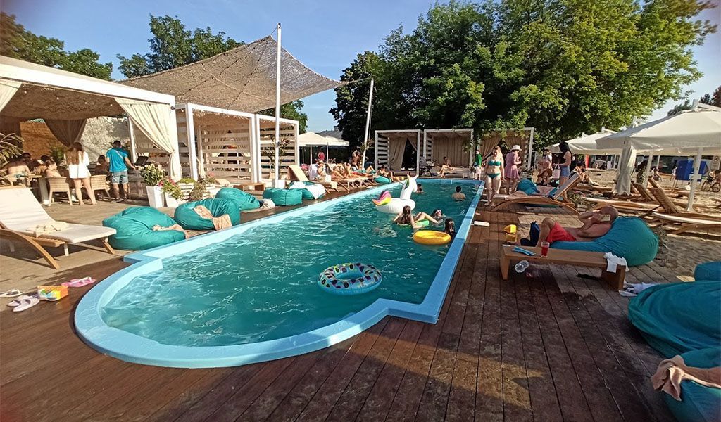 Обзор бассейнов в различных зонах отдыха Киева и Киевской области