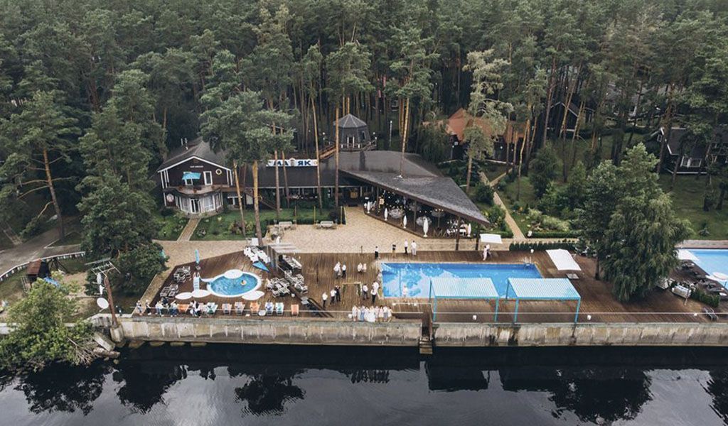 Обзор бассейнов в различных зонах отдыха Киева и Киевской области