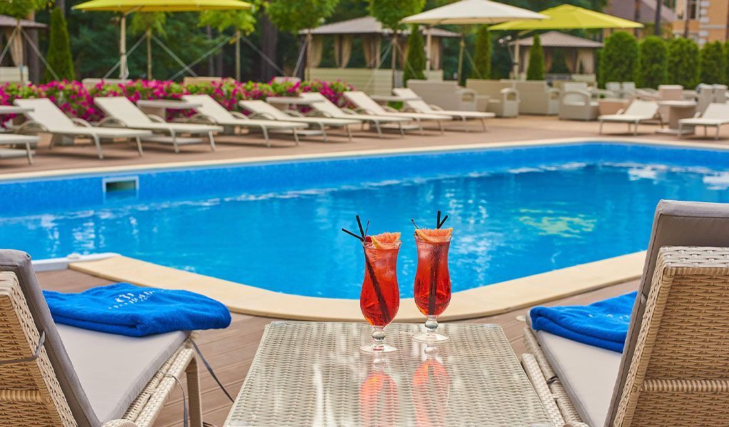 Обзор бассейнов в различных зонах отдыха Киева и Киевской области