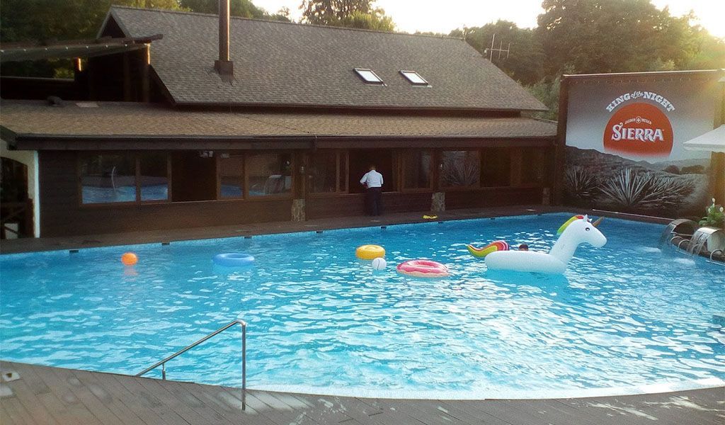 Обзор бассейнов в различных зонах отдыха Киева и Киевской области