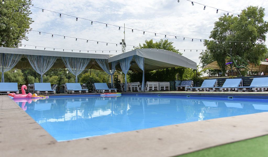 Обзор бассейнов в различных зонах отдыха Киева и Киевской области