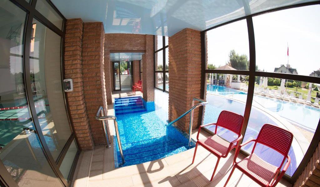 Обзор бассейнов в различных зонах отдыха Киева и Киевской области