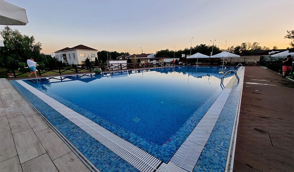 Обзор бассейнов в различных зонах отдыха Киева и Киевской области