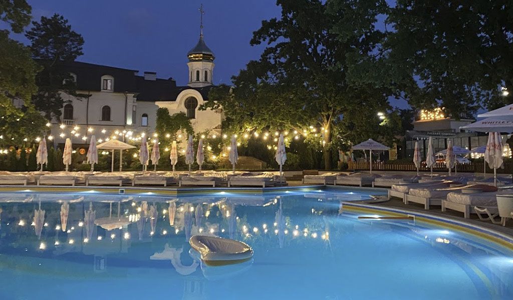 Обзор бассейнов в различных зонах отдыха Киева и Киевской области