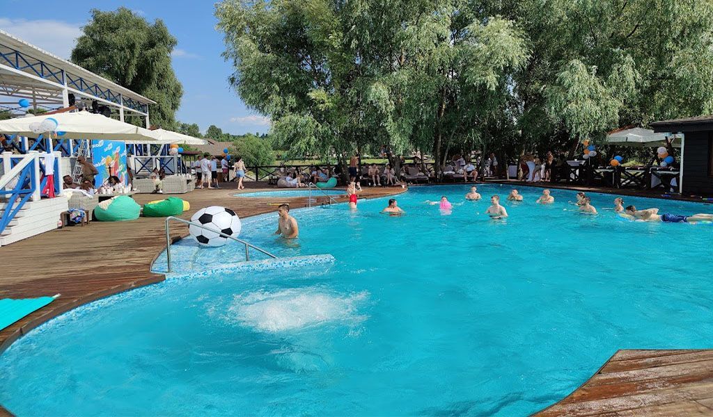 Обзор бассейнов в различных зонах отдыха Киева и Киевской области
